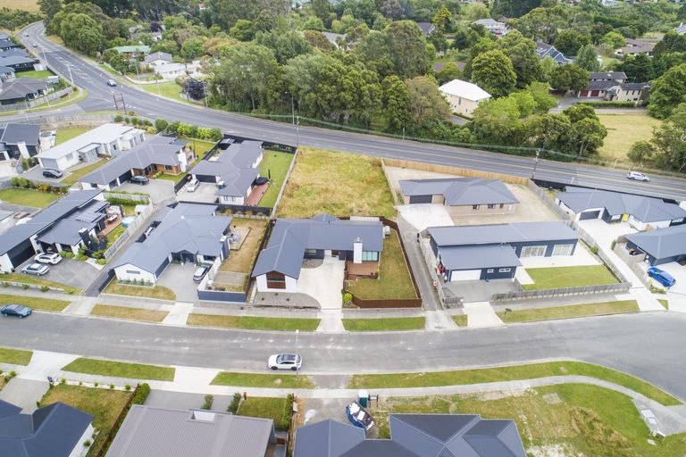 Photo of property in 27 Coutts Way, Fitzherbert, Palmerston North, 4410