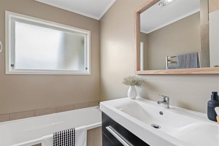 Photo of property in 11 Thackeray Place, Owhata, Rotorua, 3010