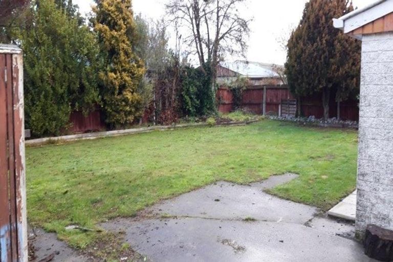 Photo of property in 21 Eglinton Street, Avondale, Christchurch, 8061