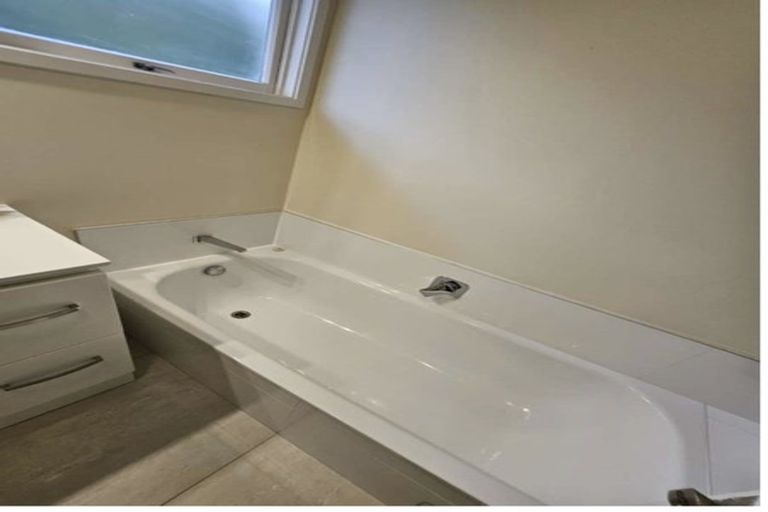 Photo of property in 1/15a Stanley Point Road, Stanley Point, Auckland, 0624