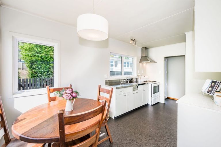 Photo of property in 6 Utauta Street, Waikanae, 5036