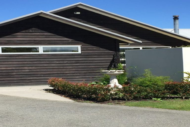 Photo of property in 52 Tarahunga Road, Levin, 5571