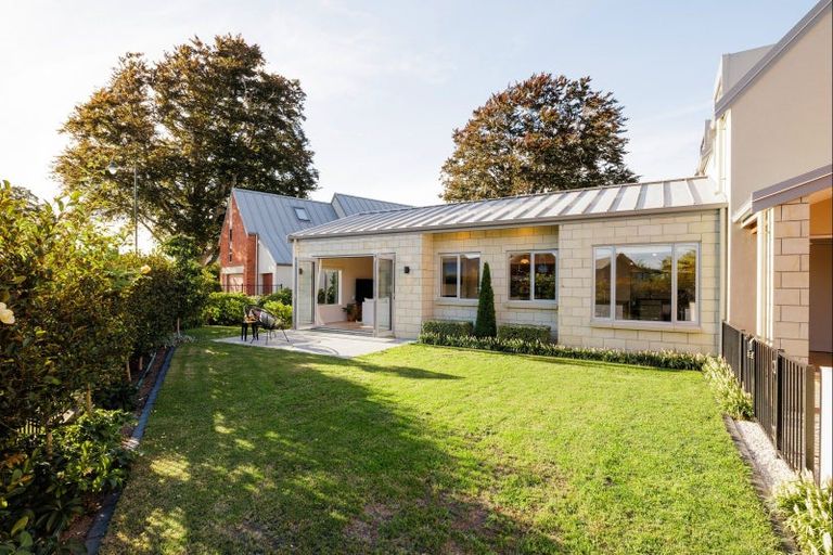 Photo of property in 3 Le Quesnoy Place, Cambridge, 3434