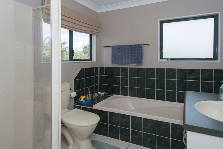 Photo of property in 14 Ridgemount Terrace, Welcome Bay, Tauranga, 3112