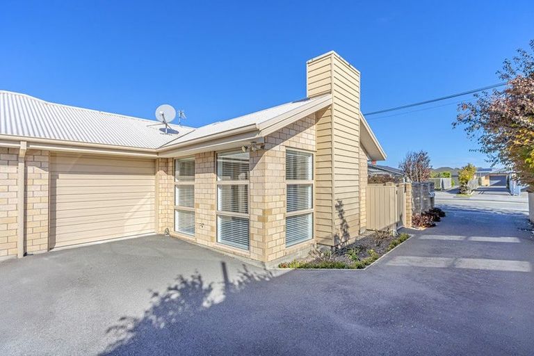 Photo of property in 1/44 Sawyers Arms Road, Northcote, Christchurch, 8052