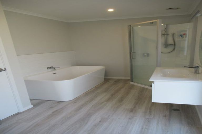 Photo of property in 6 Desert Gold Lane, Wallaceville, Upper Hutt, 5018