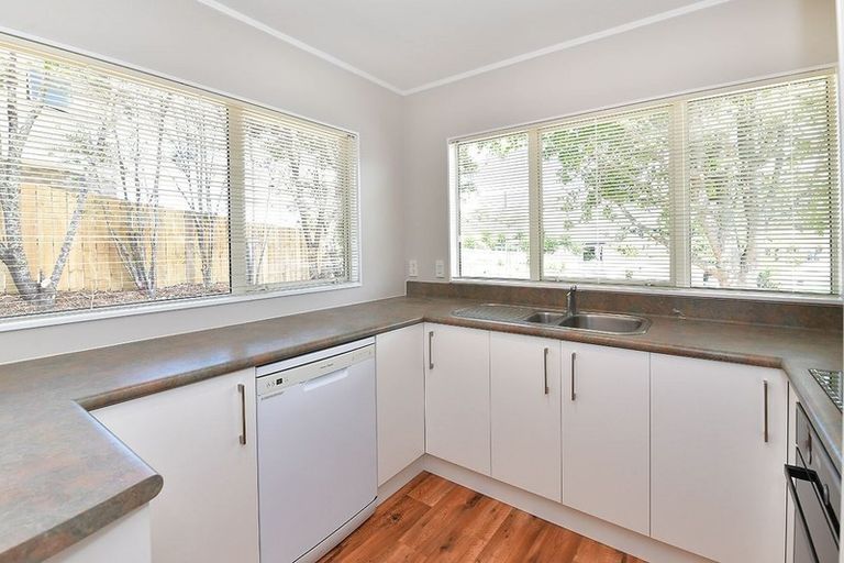 Photo of property in 1/8 Mably Court, Stanmore Bay, Whangaparaoa, 0932