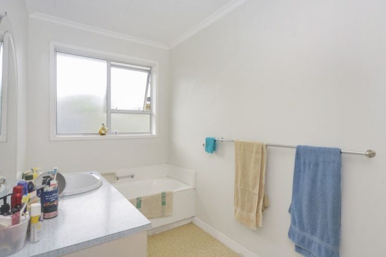 Photo of property in 8 Winiata Place, Otaki, 5512