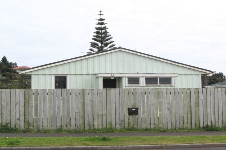 Photo of property in 22 Grenville Street, Marfell, New Plymouth, 4310