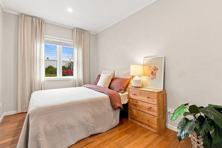 Photo of property in 1/77 Birkdale Road, Birkdale, Auckland, 0626