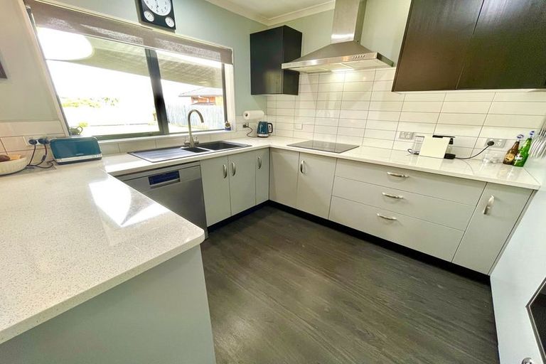 Photo of property in 30 Kestrel Avenue, Welcome Bay, Tauranga, 3112