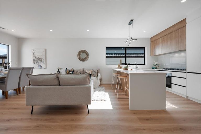 Photo of property in 46 Whakairo Crescent, Gulf Harbour, Whangaparaoa, 0930