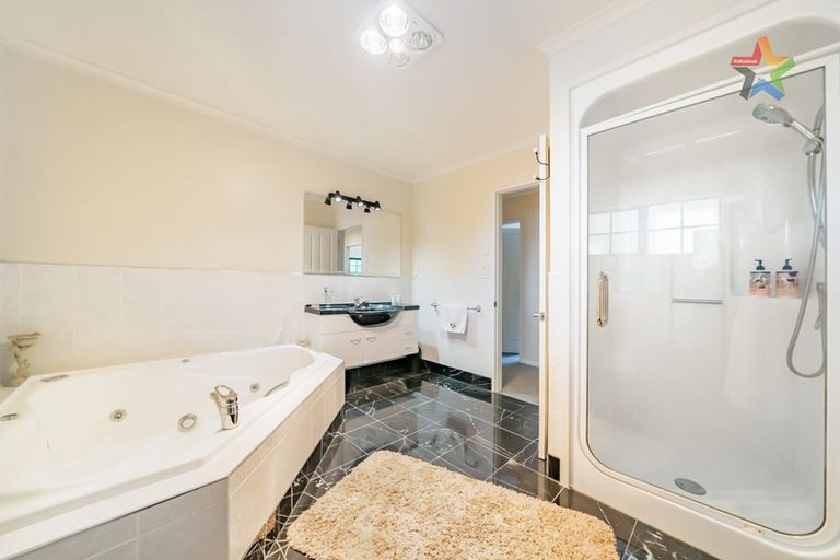 Photo of property in 44 Arahiwi Grove, Tirohanga, Lower Hutt, 5010