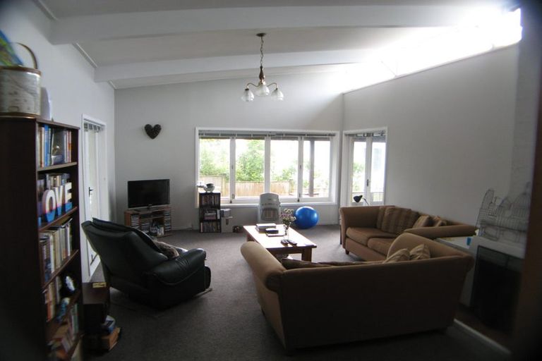 Photo of property in 1/135 Glenfield Road, Hillcrest, Auckland, 0626