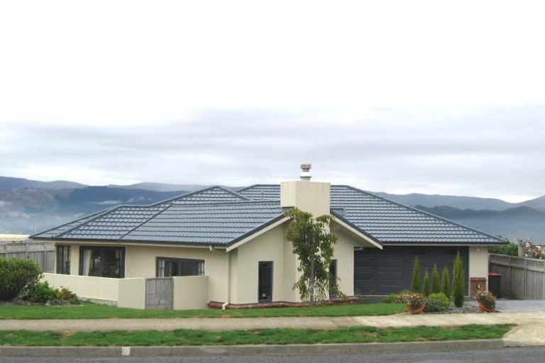 Photo of property in 5 Betty Watt Grove, Riverstone Terraces, Upper Hutt, 5018