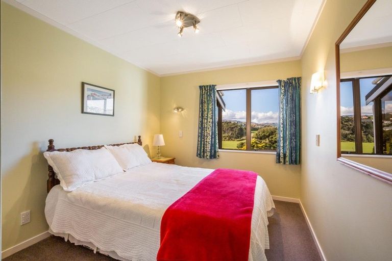 Photo of property in 16 Albatross Close, Whitby, Porirua, 5024