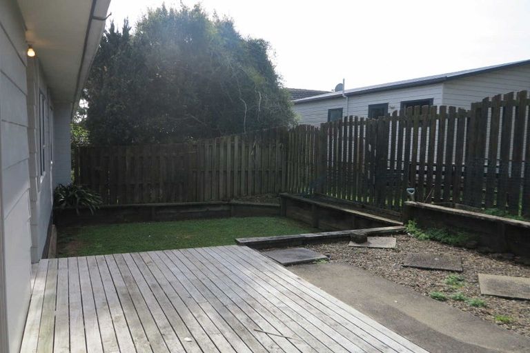 Photo of property in 2/15a Mcintyre Road, Mangere Bridge, Auckland, 2022