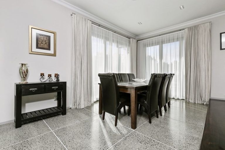 Photo of property in 35 Holdens Road, Henderson, Auckland, 0612