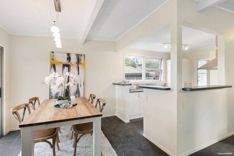 Photo of property in 1/7 Odette Road, Totara Vale, Auckland, 0629
