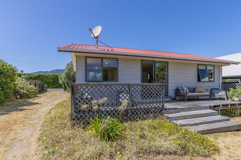Photo of property in 44 Paetawa Road, Peka Peka, Waikanae, 5391