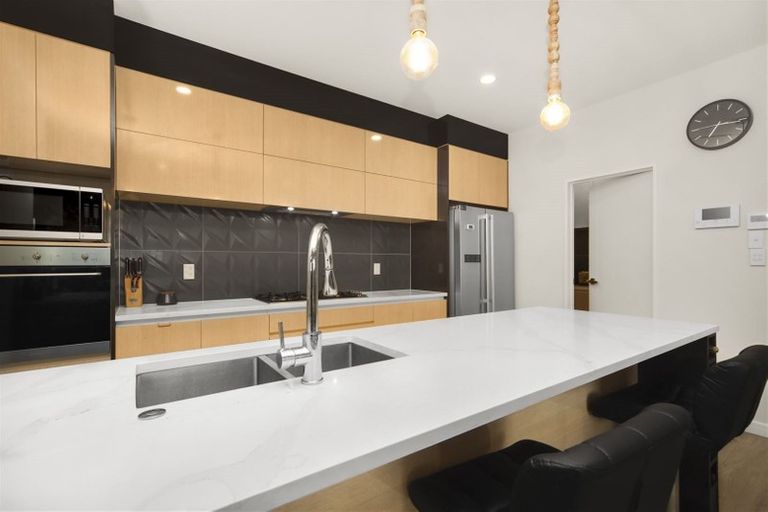 Photo of property in 2 Barrique Road, Kumeu, 0810