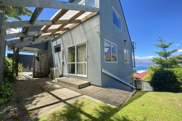 Photo of property in 32 Avalon Crescent, Fernhill, Queenstown, 9300