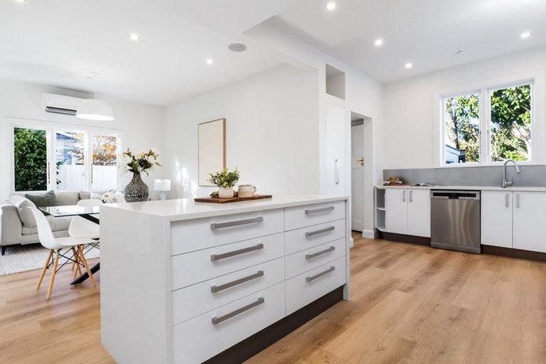 Photo of property in 8 Bradshaw Terrace, Riccarton, Christchurch, 8011