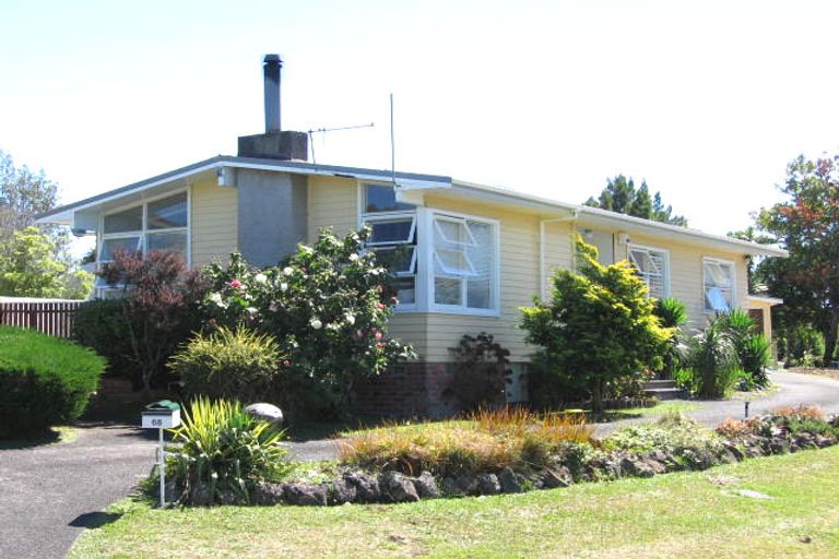 Photo of property in 68 Divich Avenue, Te Atatu South, Auckland, 0610