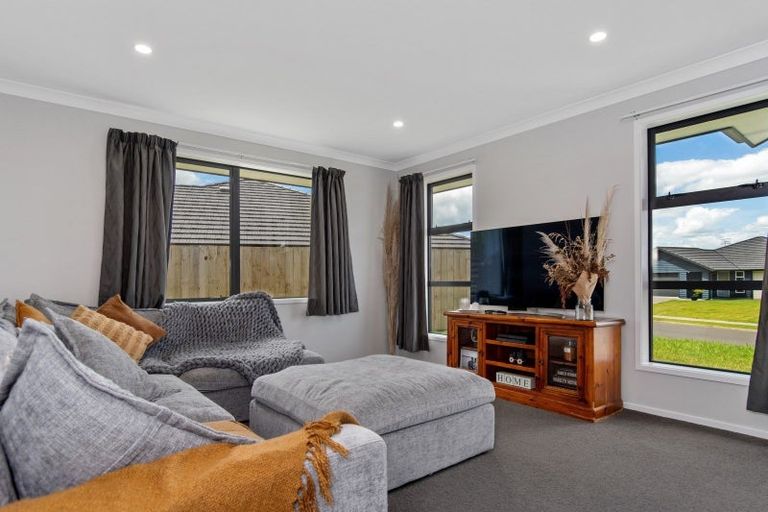 Photo of property in 17 Lakeside Terrace, Omokoroa, 3114