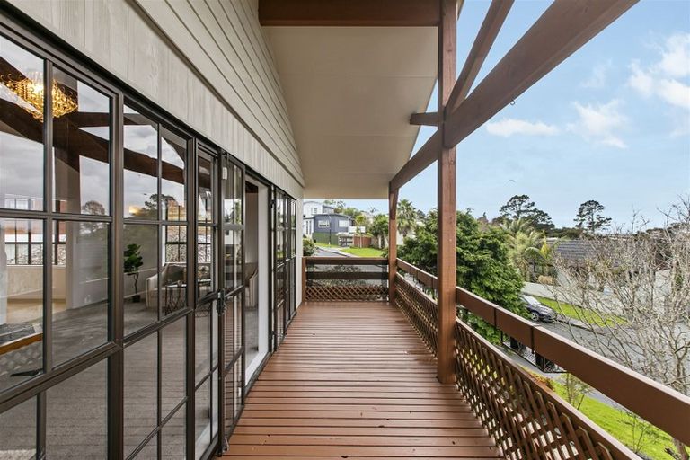 Photo of property in 7 Glen Vista Place, Bayview, Auckland, 0629