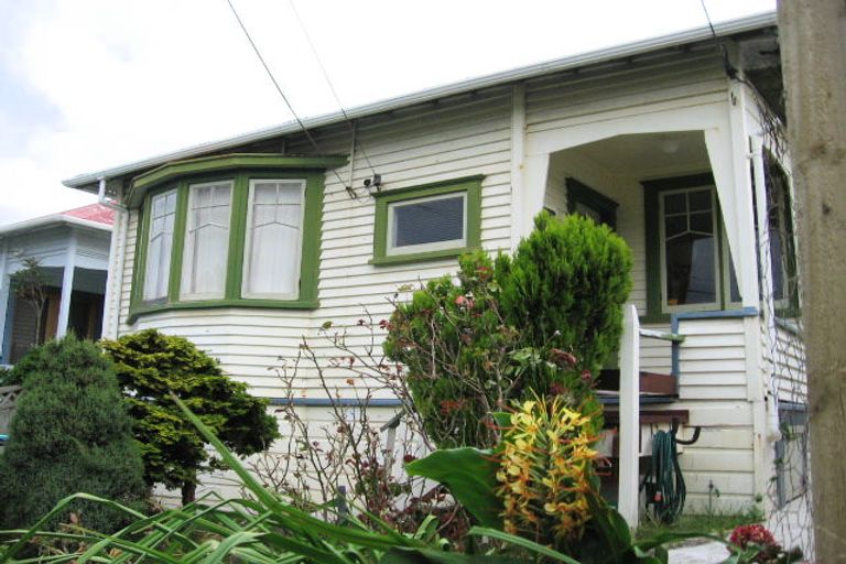 Photo of property in 14 Waikato Street, Island Bay, Wellington, 6023