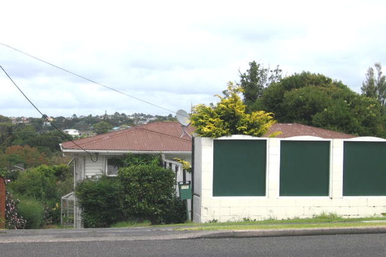 Photo of property in 113 Chivalry Road, Glenfield, Auckland, 0629