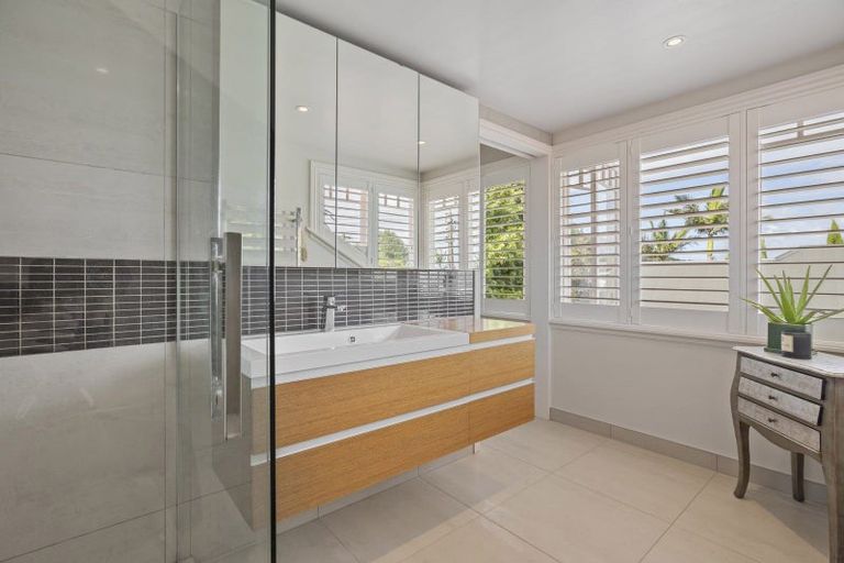 Photo of property in 1 Grove Road, Devonport, Auckland, 0624