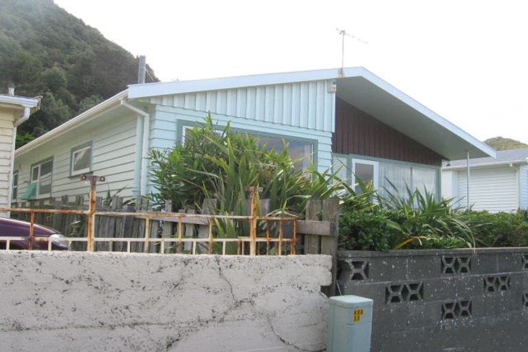 Photo of property in 130 Breaker Bay Road, Breaker Bay, Wellington, 6022