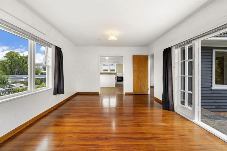 Photo of property in 13 Bruce Road, Glenfield, Auckland, 0629