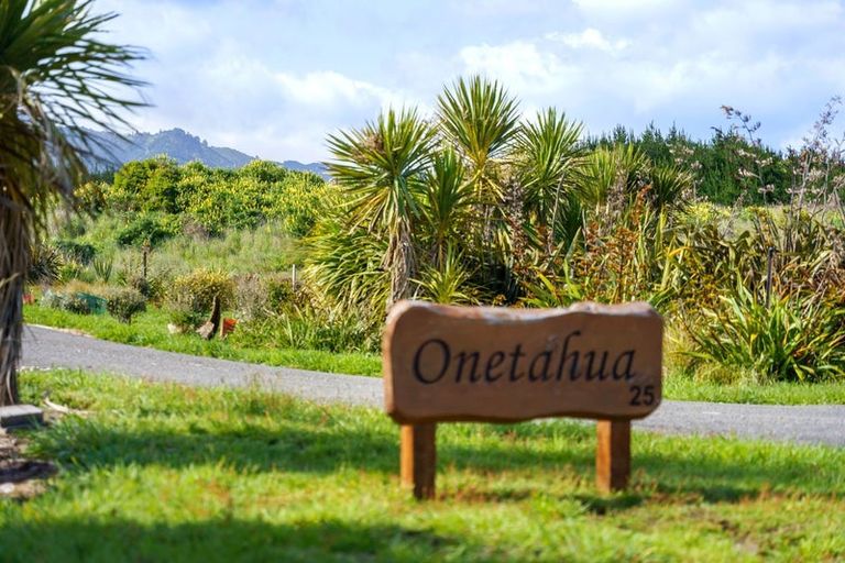 Photo of property in 25 Mahurenga Lane, Te Horo, Otaki, 5581