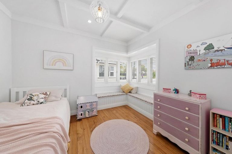 Photo of property in 31 Walmer Road, Point Chevalier, Auckland, 1022