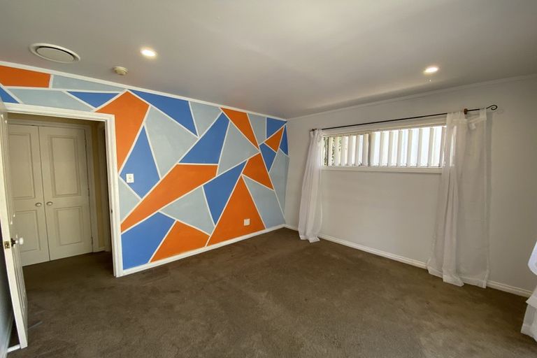 Photo of property in 41 Cron Avenue, Te Atatu South, Auckland, 0610