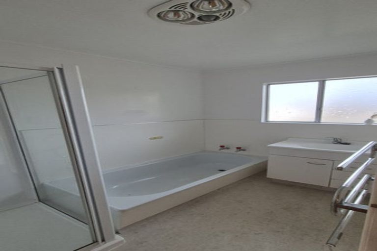 Photo of property in 68 Gloaming Hill, Titahi Bay, Porirua, 5022