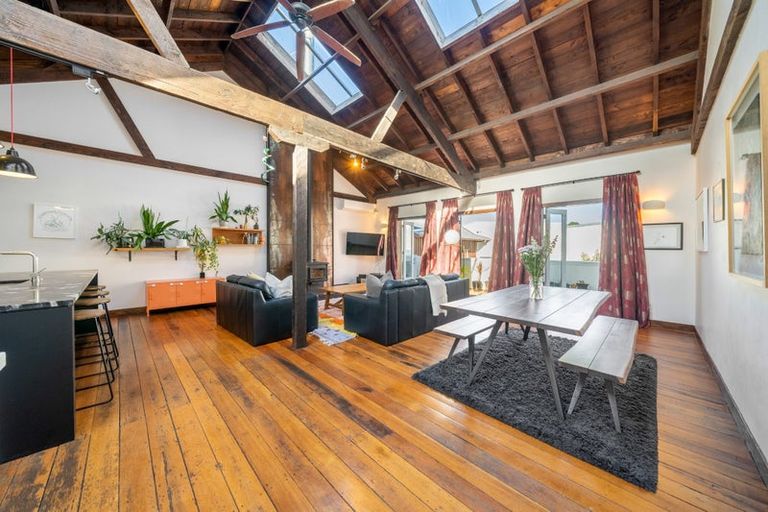 Photo of property in 2/12 Little George Street, Thorndon, Wellington, 6011