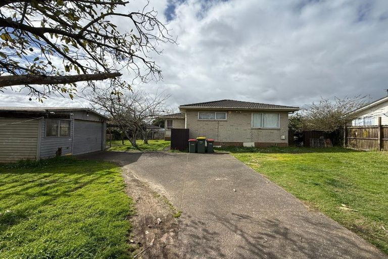 Photo of property in 402 Roscommon Road, Clendon Park, Auckland, 2103