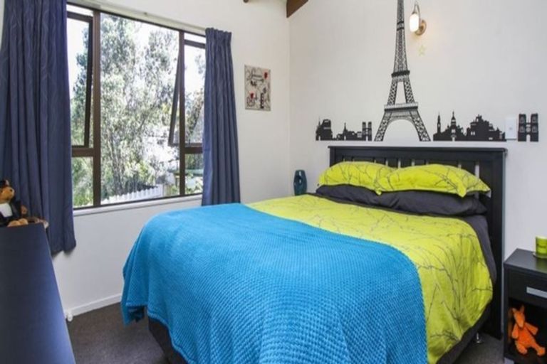 Photo of property in 142 Moire Road, West Harbour, Auckland, 0618