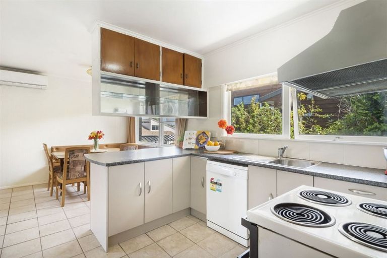 Photo of property in 115 Sunset Road, Totara Vale, Auckland, 0632