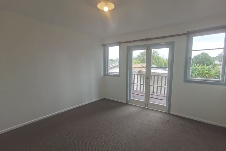 Photo of property in 1 Kereru Street, Henderson, Auckland, 0612