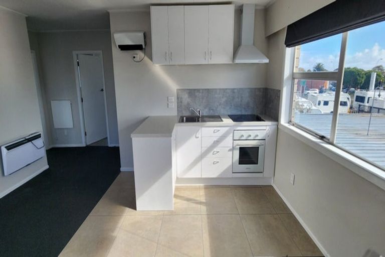 Photo of property in 4/194 Powderham Street, New Plymouth, 4310