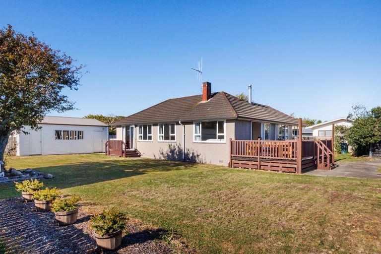 Photo of property in 11 Hendon Place, West End, Palmerston North, 4412