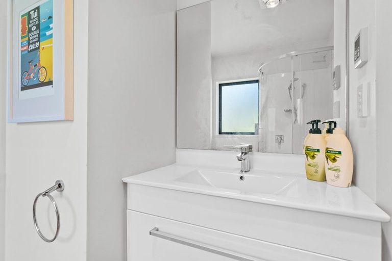 Photo of property in 21 Cumberland Street, Leigh, 0985