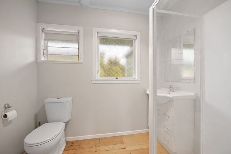 Photo of property in 2/619 Beach Road, Rothesay Bay, Auckland, 0630