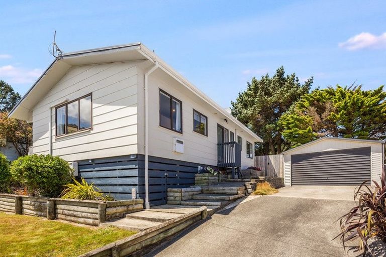 Photo of property in 15 Staysail Place, Whitby, Porirua, 5024