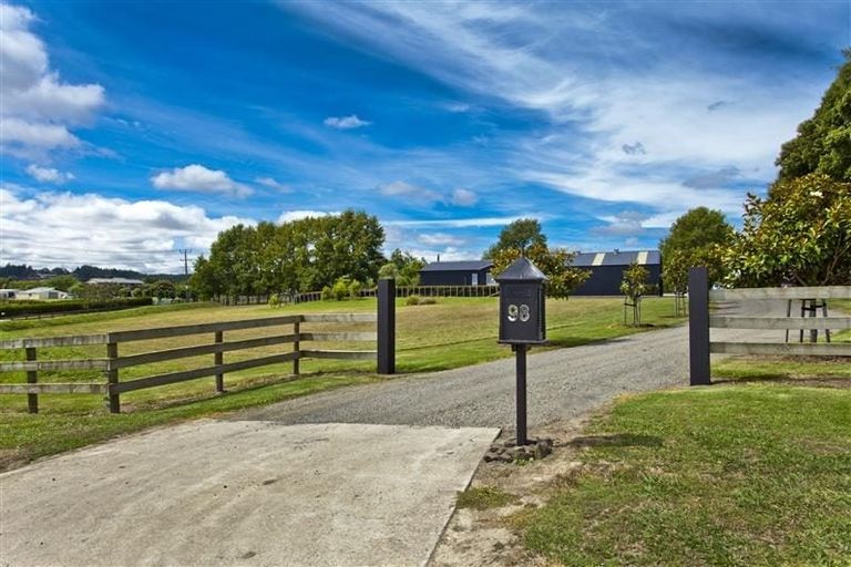 Photo of property in 98 Koraha Road, Kumeu, 0892